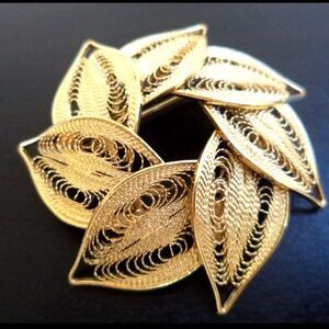 Elegant Gold Leaf Brooch 1 7/8"